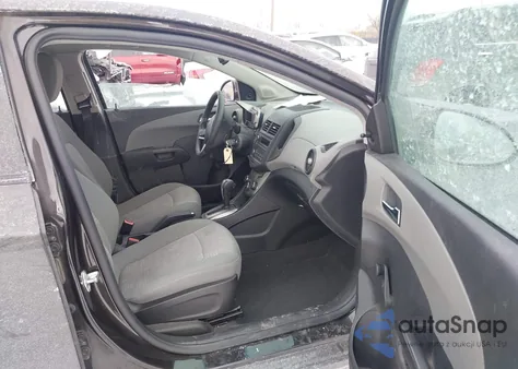 2013 Chevrolet Sonic Ls Auto z USA, uszkodzony, nr VIN 1G1JA5SH9D4232475